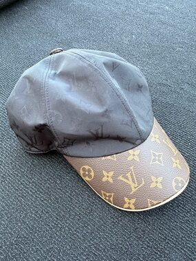 Louis Vuitton Black Cap with Brown Monogram Brim